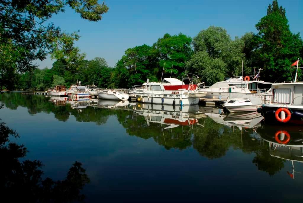 Le Clos Des Feugrais Saint-Aubin-lès-Elbeuf Exteriör bild